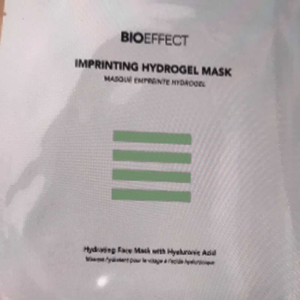 Bioeffect imprinting hydrogel mask